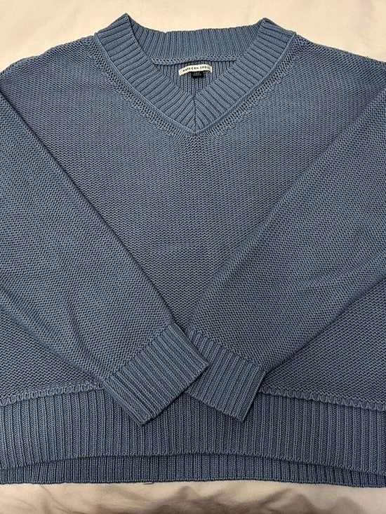 American Eagle Outfitters Sweaters - American Eagle V-Neck Knit Sweater in Blue Size Medium Like New